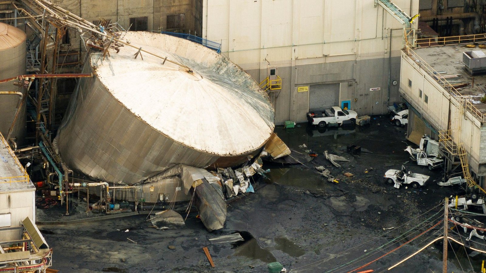 One killed, nine presumed dead as 3.4m-litre chemical tank implodes in US