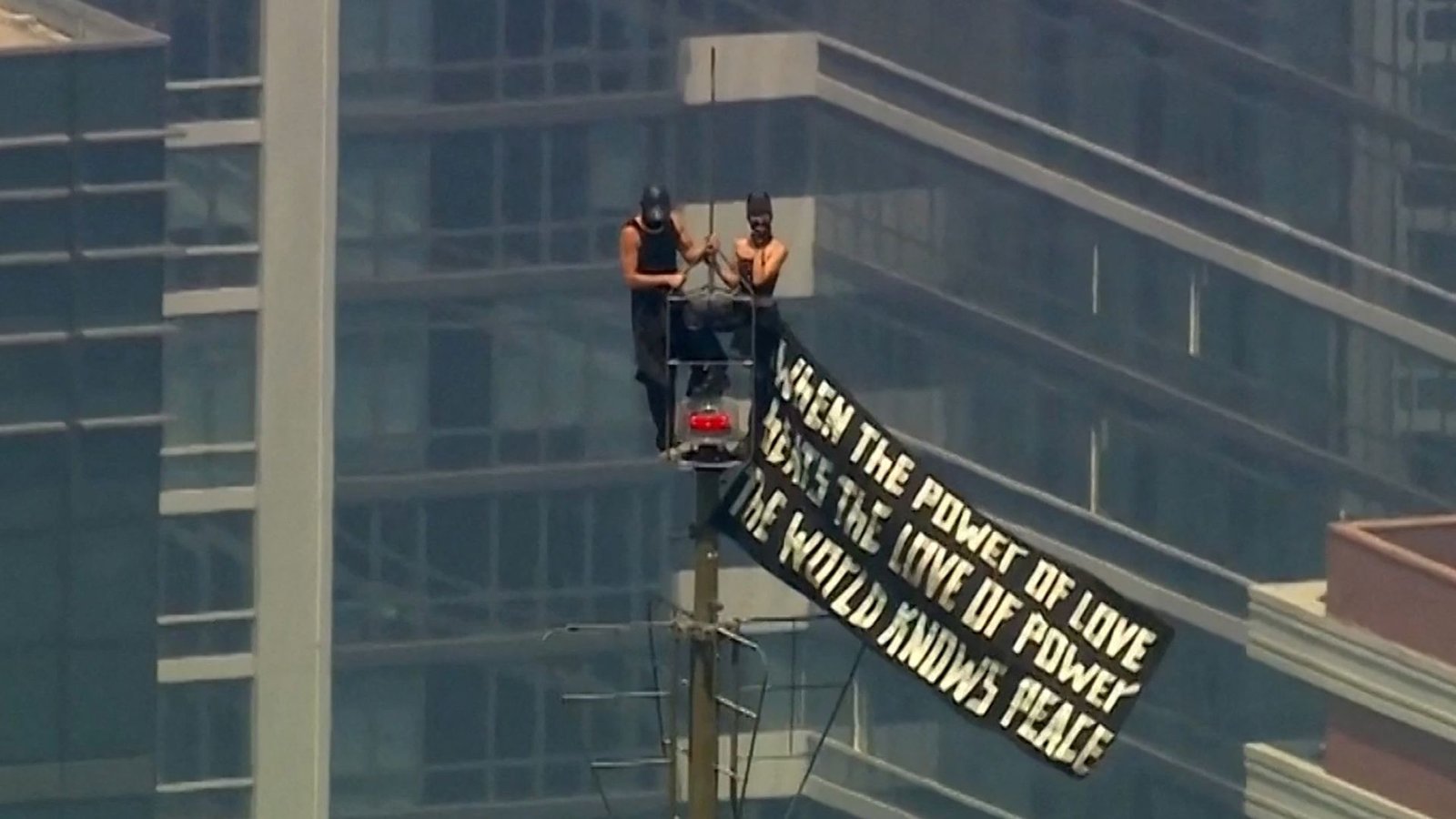 Couple arrested after scaling Empire State Building